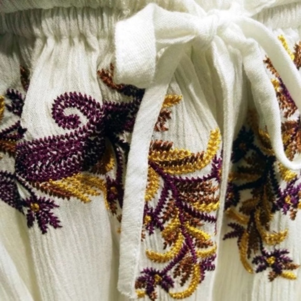 White Floral Embroidered Deep V Boho Gypsy Dress - Picture 7 of 9